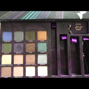 Urban Decay Book of Shadows Vol IV